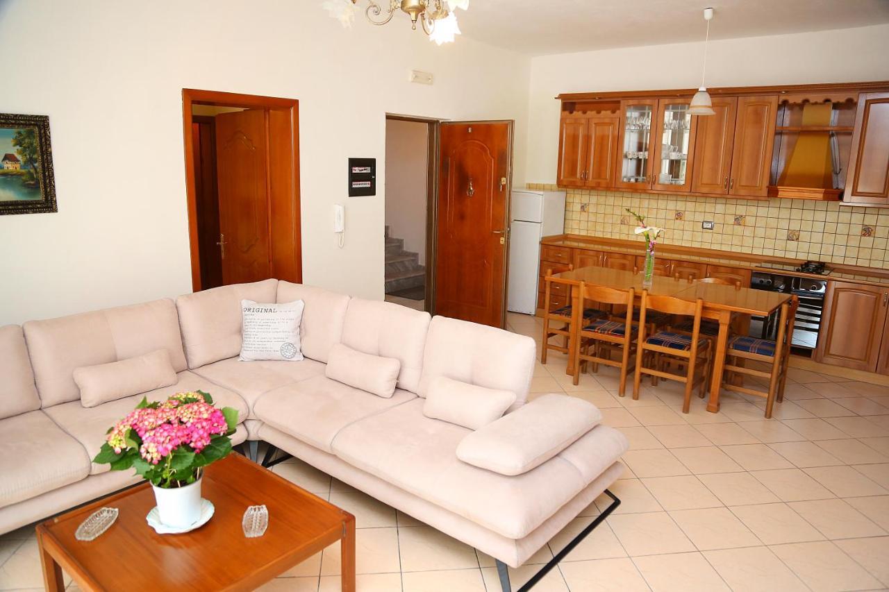 Apartments Athina Orikum Exterior photo